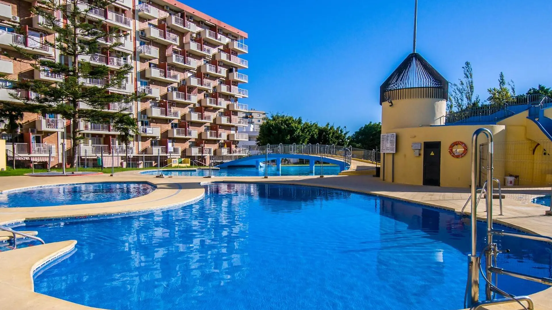 4 Jupiter Estudio- Vista A La Piscina - Playa A 700 Metros بينالماذينا شقة